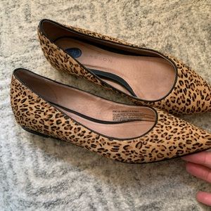 Beautiful leopard print flats